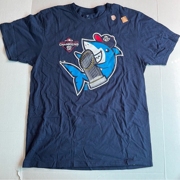 NEW Washington Nationals BABY SHARK Fanatics L 1-Side Champions Shirt 2019 Nats - Picture 1 of 4